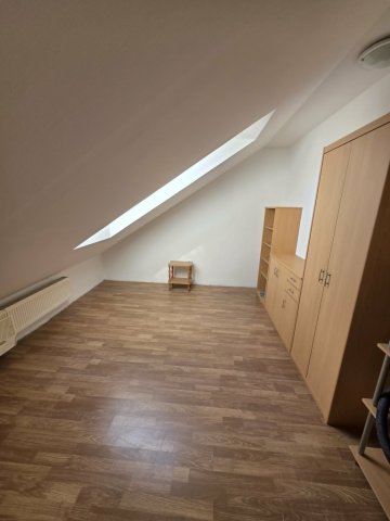 Kiadó téglalakás, albérlet, Pécsett 140 E Ft / hó, 1+1 szobás