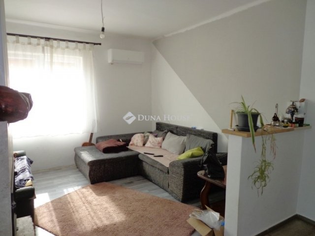 Eladó családi ház, Kisnémediben 39.9 M Ft, 3 szobás