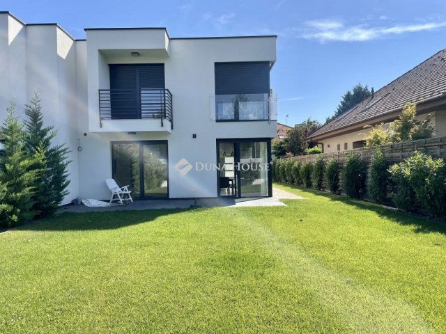 Eladó ikerház, Debrecenben 220 M Ft, 5 szobás