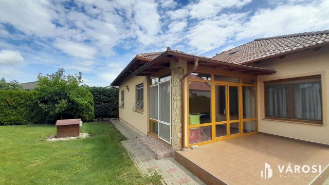 Eladó családi ház, Hidegségen 119.9 M Ft, 3 szobás