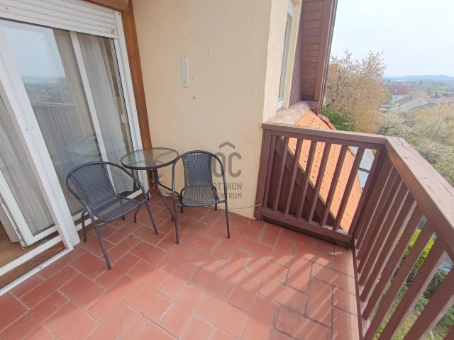 Eladó téglalakás, Vácon 139 M Ft, 4 szobás