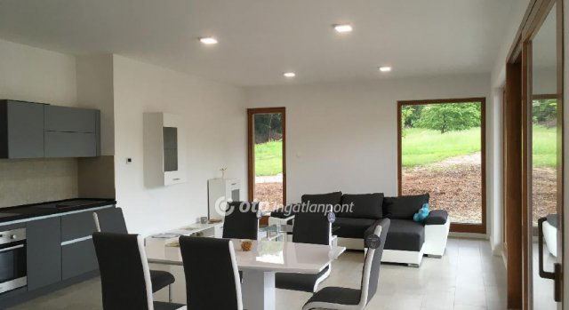 Eladó téglalakás, Pilisjászfalun 70.563 M Ft, 4 szobás