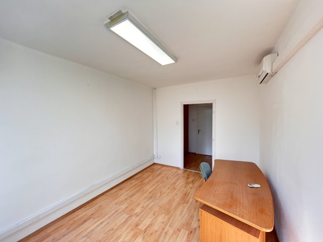 Kiadó iroda, Kaposváron, Raktár utcában 64 E Ft / hó, 1 szobás