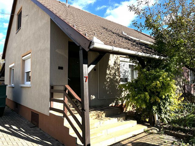 Eladó ikerház, Halimbán 53 M Ft, 2 szobás / költözzbe.hu