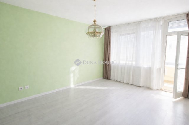 Eladó panellakás, Kecskeméten 42.8 M Ft, 2 szobás