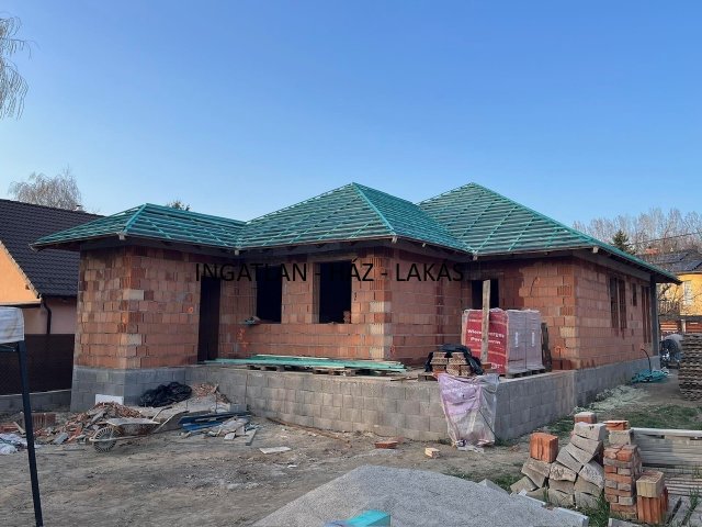 Eladó családi ház, Őrbottyánban 118.99 M Ft, 4 szobás