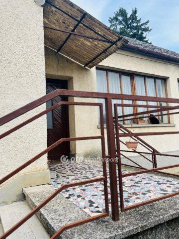 Eladó családi ház, Versenden 16.9 M Ft, 4 szobás