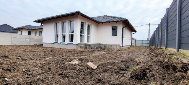 Eladó ikerház, Taksonyon 80.1 M Ft, 5 szobás