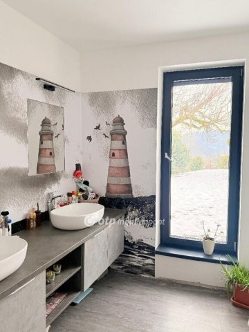 Eladó családi ház, Pécsett 149 M Ft, 4 szobás