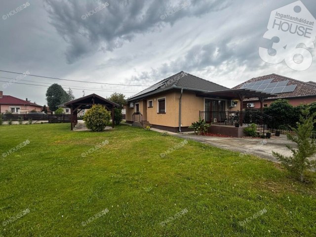 Eladó családi ház, Kecskeméten 109.9 M Ft, 4 szobás