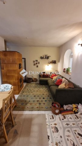 Eladó családi ház, Zsámbékon 64.9 M Ft, 3 szobás