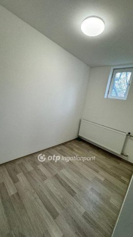 Eladó téglalakás, Pápán 46.99 M Ft, 1+1 szobás