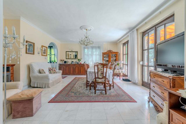 Eladó családi ház, Leányfaluban 169.9 M Ft, 6 szobás