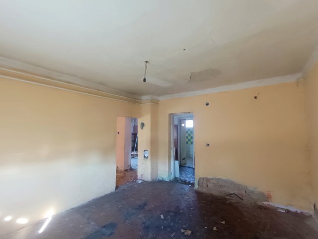 Eladó családi ház, Dombóváron 6.8 M Ft, 2 szobás