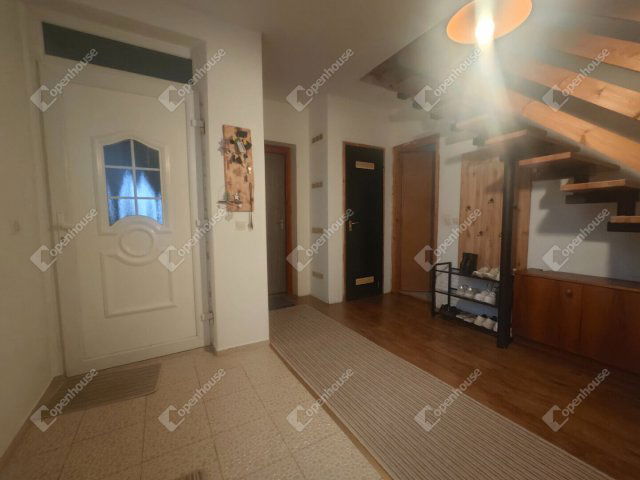 Eladó családi ház, Győrságon 90 M Ft, 5 szobás