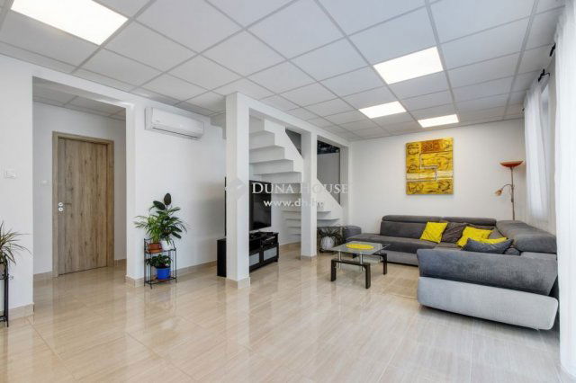 Eladó családi ház, Velencén 144 M Ft, 6 szobás