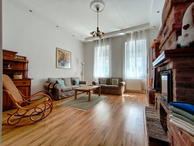 Eladó hotel, Füzesgyarmaton 42.5 M Ft, 4 szobás
