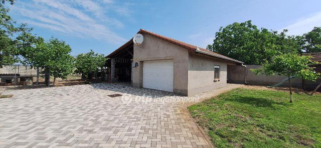 Eladó családi ház, Kiskőrösön 72 M Ft, 5 szobás