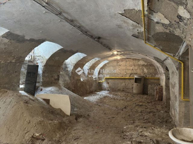 Eladó ipari ingatlan, Budapesten, VII. kerületben 45 M Ft