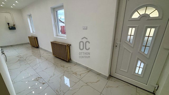 Eladó családi ház, Újszászon 18 M Ft, 2 szobás