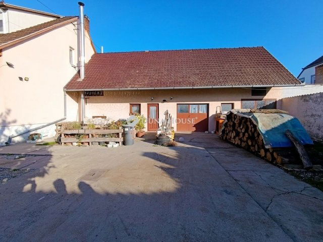 Eladó családi ház, Mohácson 54.9 M Ft, 5 szobás