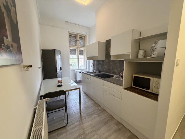 Kiadó téglalakás, albérlet, Szegeden 140 E Ft / hó, 1 szobás