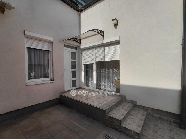Eladó sorház, Hatvanban 75 M Ft, 3+1 szobás