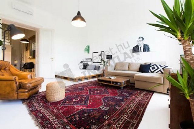 Kiadó téglalakás, albérlet, VI. kerületben, Hunyadi téren