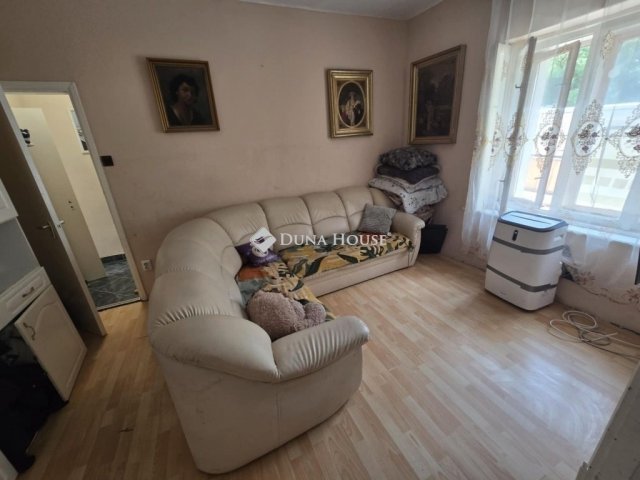 Eladó családi ház, Pécelen 45 M Ft, 2 szobás