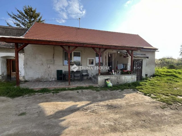 Eladó családi ház, Harkán 47.9 M Ft, 2 szobás