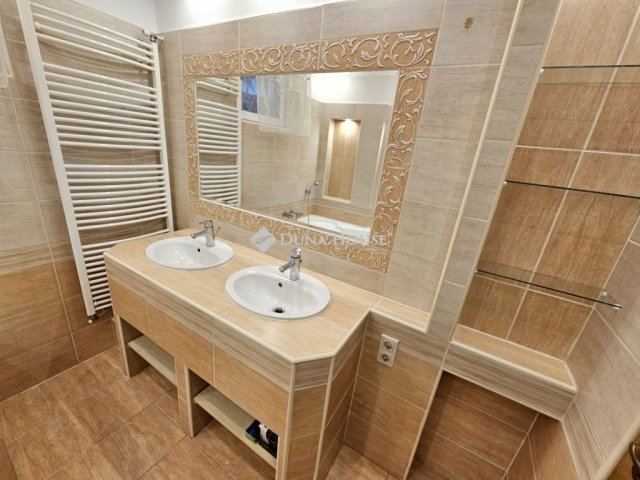 Eladó családi ház, Üllőn 114.8 M Ft, 4 szobás