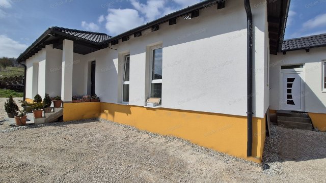 Eladó családi ház, Győrújbaráton 99.9 M Ft, 4 szobás