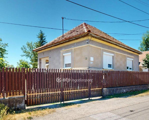 Eladó családi ház, Sajókazán 8.9 M Ft, 2 szobás