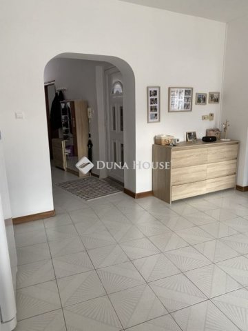 Eladó téglalakás, Siklóson 49.9 M Ft, 3 szobás