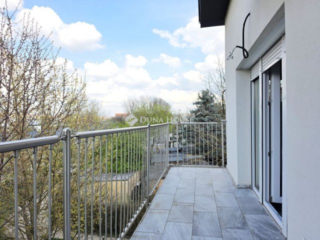 Kiadó téglalakás, albérlet, Pécsett 250 E Ft / hó, 3 szobás