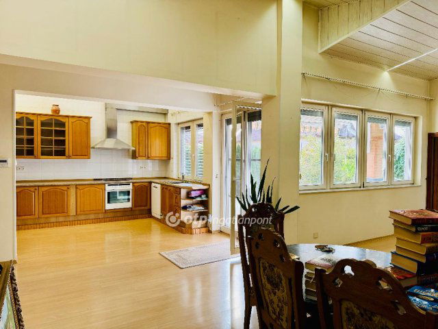 Eladó családi ház, Debrecenben 159 M Ft, 4 szobás