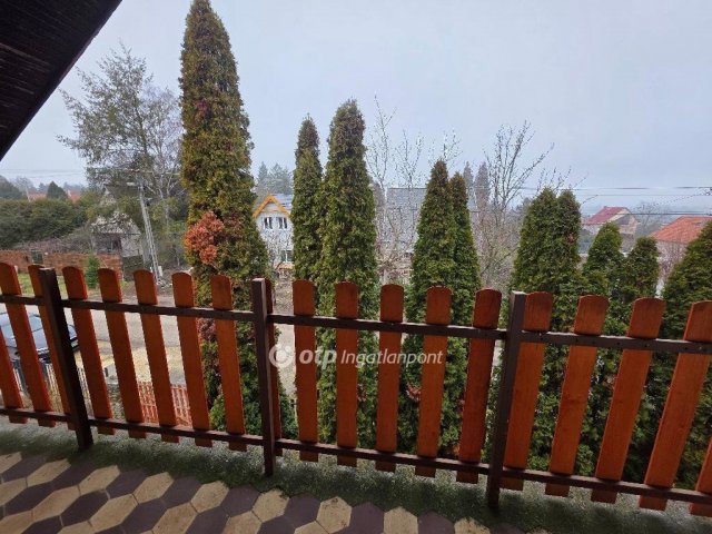 Eladó családi ház, Velencén 79.9 M Ft, 5+2 szobás