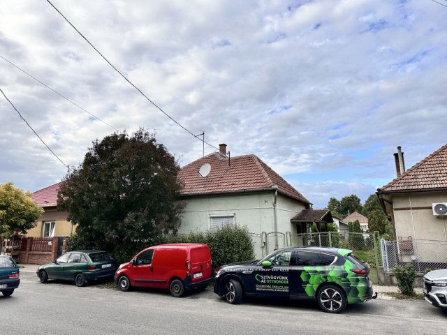 Eladó családi ház, Mendén 52 M Ft, 4 szobás