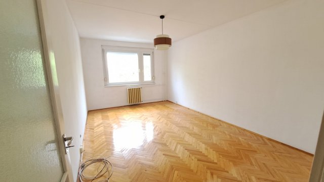 Eladó panellakás, Szegeden, József Attila sugárúton 43.5 M Ft
