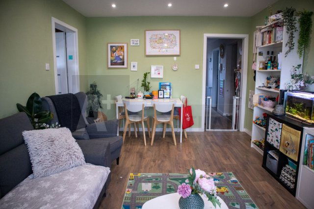 Eladó panellakás, Szegeden 74.9 M Ft, 4 szobás