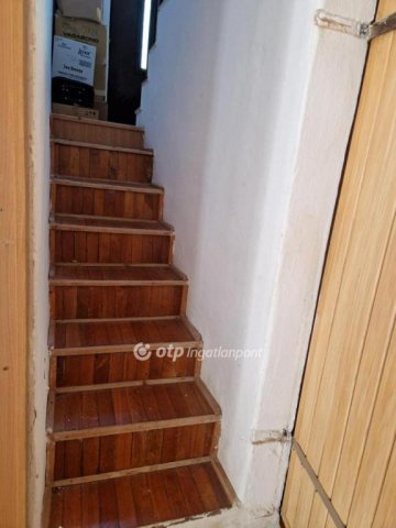 Eladó családi ház, Esztergomban 45 M Ft, 3+2 szobás