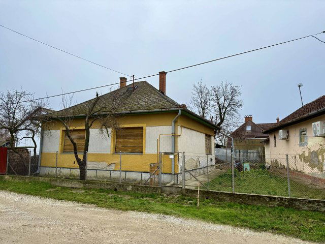 Eladó családi ház, Jászladányon 5.5 M Ft, 3 szobás