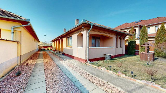 Eladó ikerház, Kisvárdán 48.5 M Ft, 2 szobás