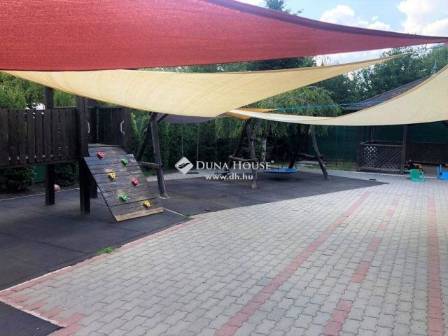 Eladó családi ház, Halásztelken 295 M Ft, 8 szobás