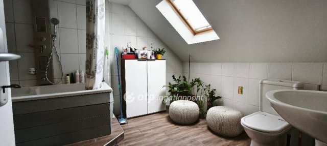 Eladó családi ház, Kartalon 89 M Ft, 7 szobás