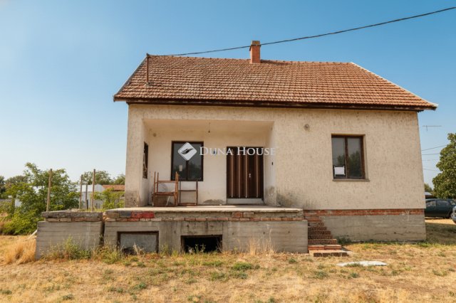 Eladó családi ház, Csongrádon 23.5 M Ft, 3 szobás