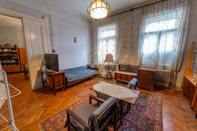 Eladó családi ház, Pécsett 69.8 M Ft, 2 szobás