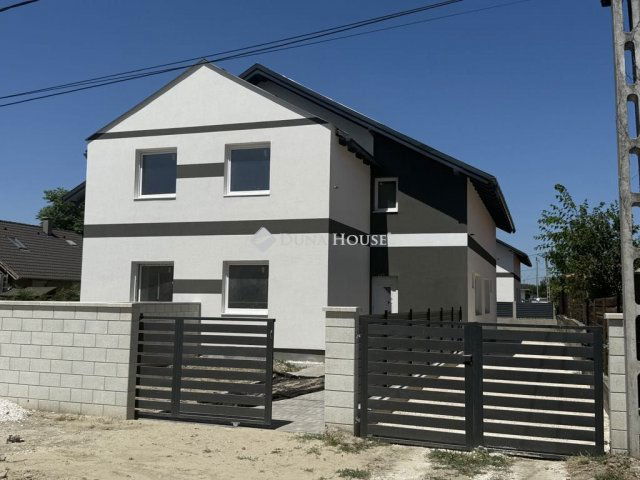 Eladó ikerház, Szigetszentmártonban 65.9 M Ft, 4 szobás