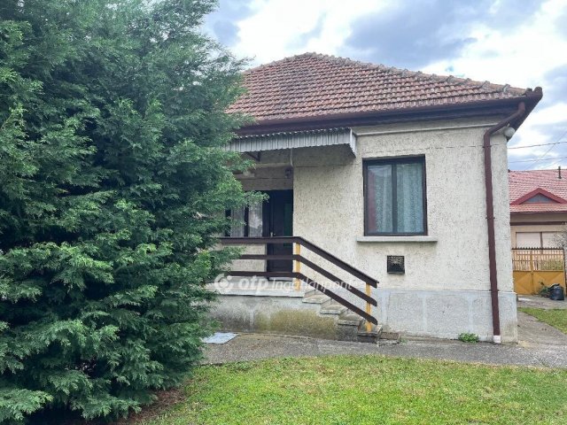 Eladó családi ház, Szolnokon 57.5 M Ft, 3+1 szobás