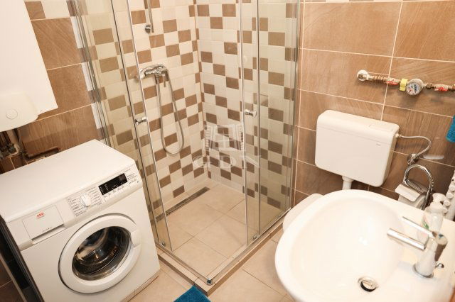 Eladó téglalakás, Budapesten, VI. kerületben 53.9 M Ft, 1 szobás